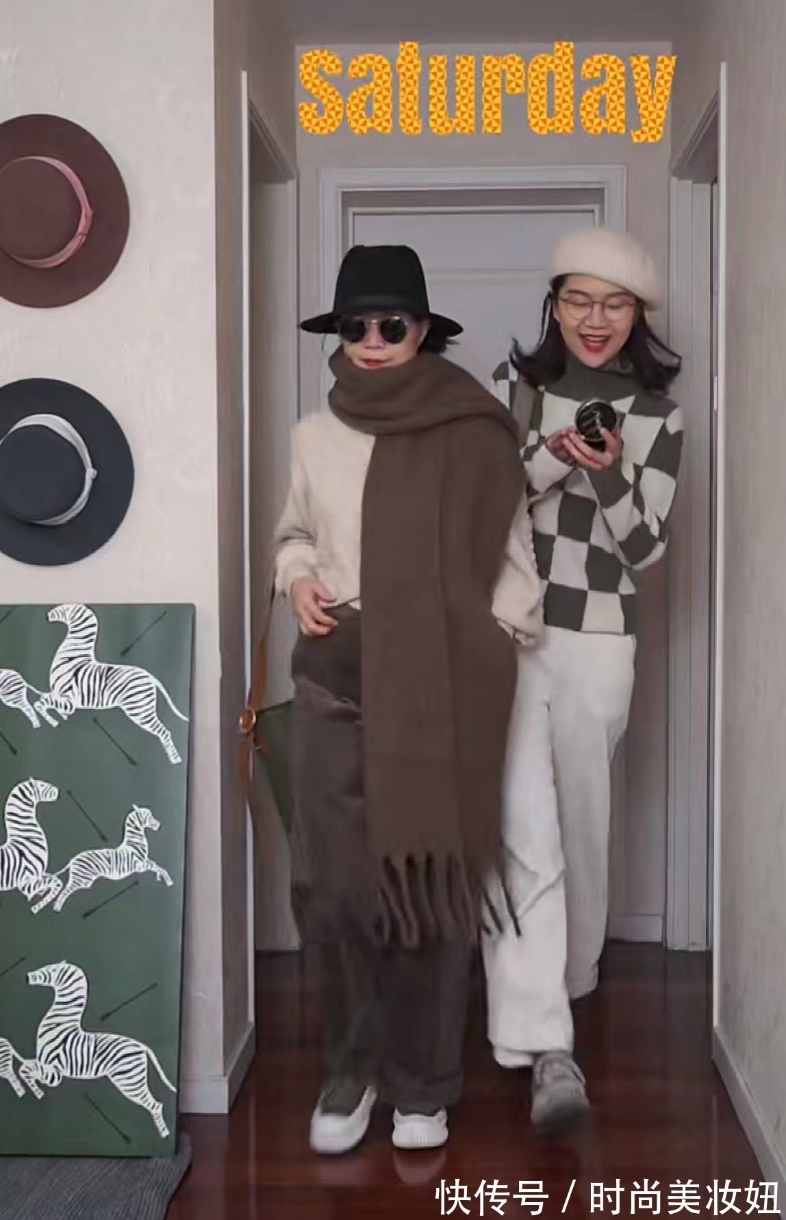 母女 “母女”穿搭不仅只有三木,这对母女也靠穿搭火了,气质高级优雅