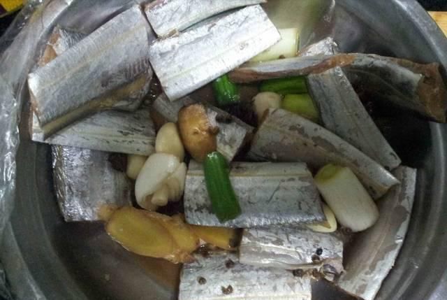 炸带鱼时,应该用面糊还是淀粉多数人没搞明白,难怪不香不酥脆