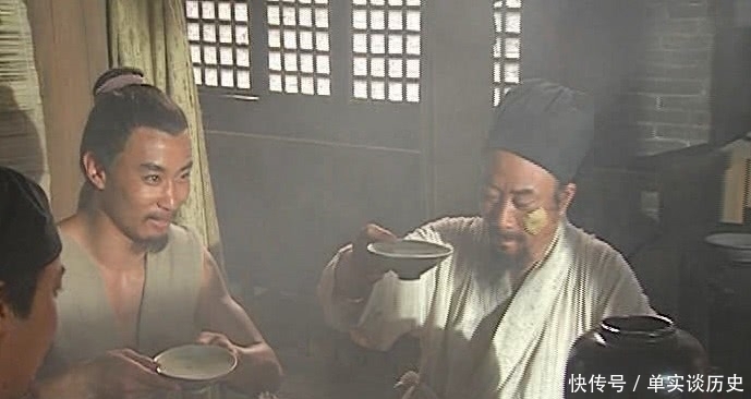 指点|水浒不起眼的小喽啰,揭穿宋江之死,指点李俊称王