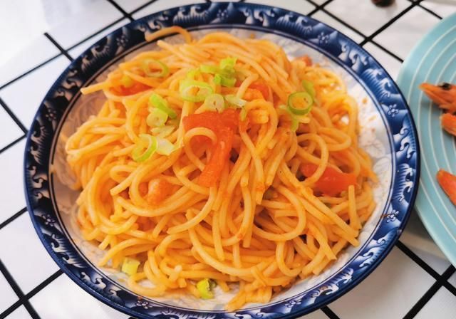 晒晒娘俩午餐,2菜2主食,老公太丰盛了,我也想吃剩了给你