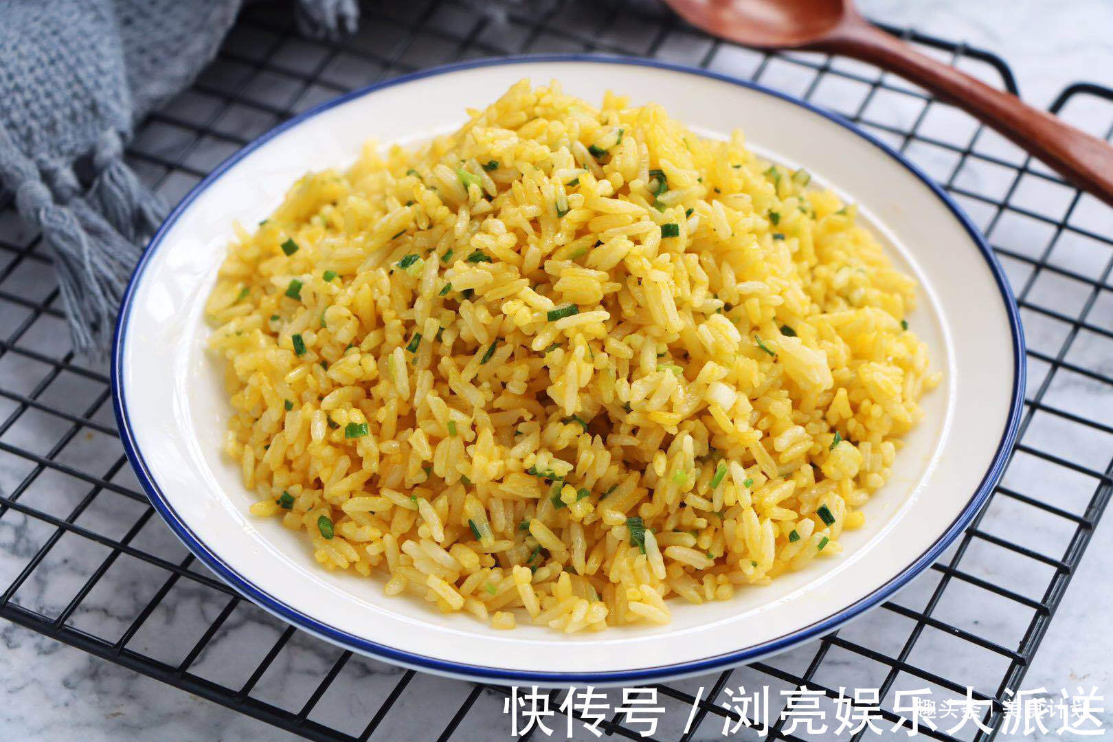 蛋黄|大米别炒饭了，加2个蛋黄拌一拌，好看更好吃，外面买不到哦！