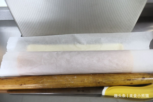 教你制作原味戚风蛋糕卷不裂不粘方法,步骤详细,保证你一学就会