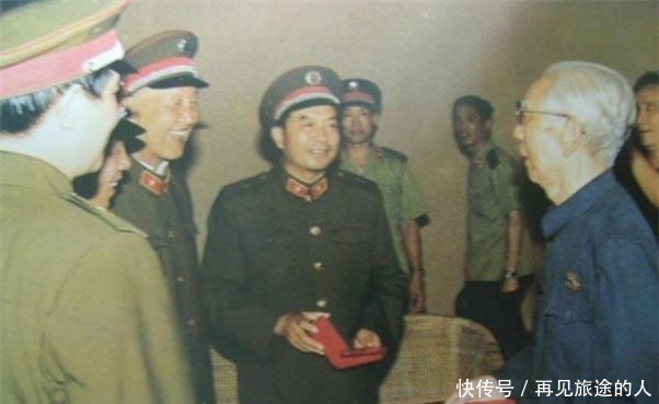 小哑巴|一老农去见司令被拦,对警卫说:我是他上级,你去喊他过来见我!