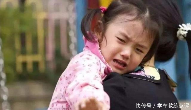 自救|4岁男童落入人贩子手,孩子喊出“2个字”,吓跑人贩子机智自救!