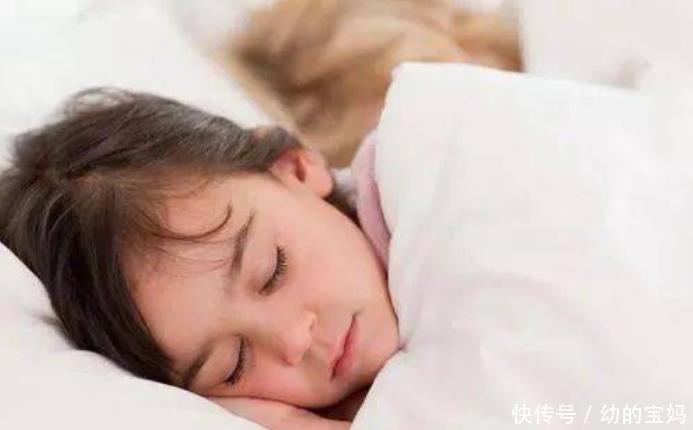 深度睡眠|宝宝睡觉时为啥会偷偷笑?新生儿的小秘密,你知道几个?