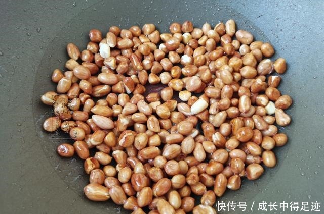 炒花生米,千万不能直接炒,教你饭店的诀窍,又香又脆不返潮!