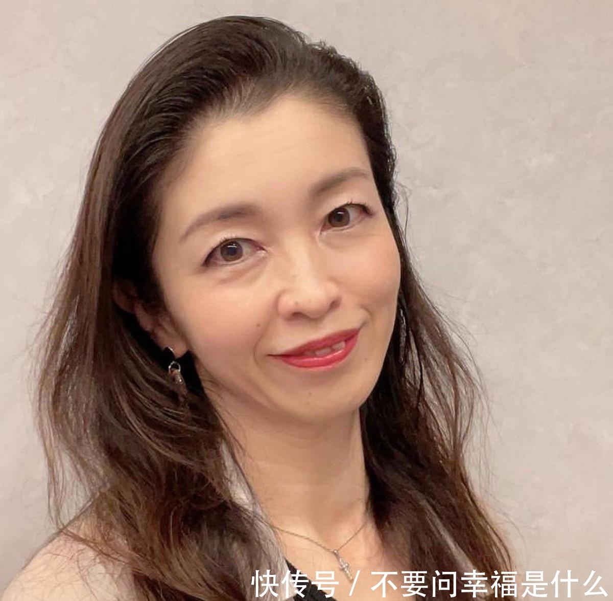 发型|女人50岁以后,剪发型要认准了,最好避开这3款!试试另外3种