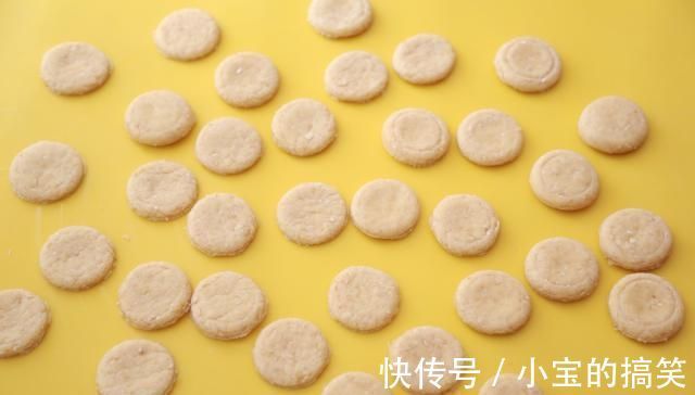 燕麦|燕麦片中加4个鸡蛋，不用水不用蒸，鲜甜松软，比包子馒头还好吃