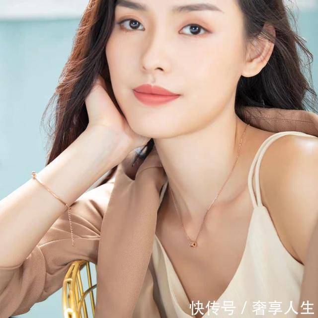 戒指|镶嵌12638颗钻石的戒指创世界纪录，珠宝首饰不用大合适就好