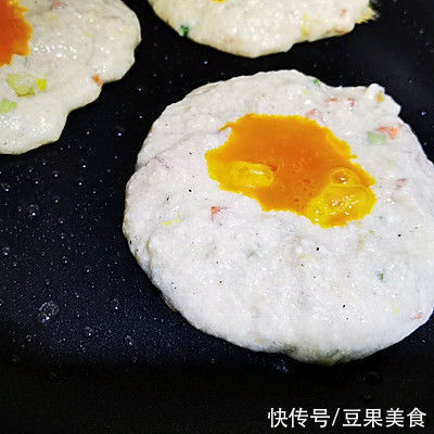 豆腐|老妈做的蔬菜豆腐饼，怎么吃都不腻