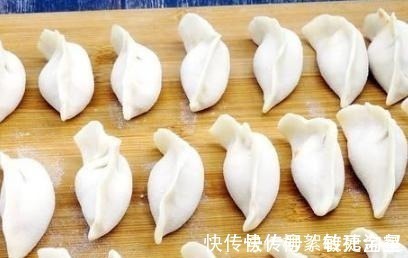 用它和鸡蛋调馅包饺子，鲜香美味，全家人都爱吃，比韭菜饺子还香！