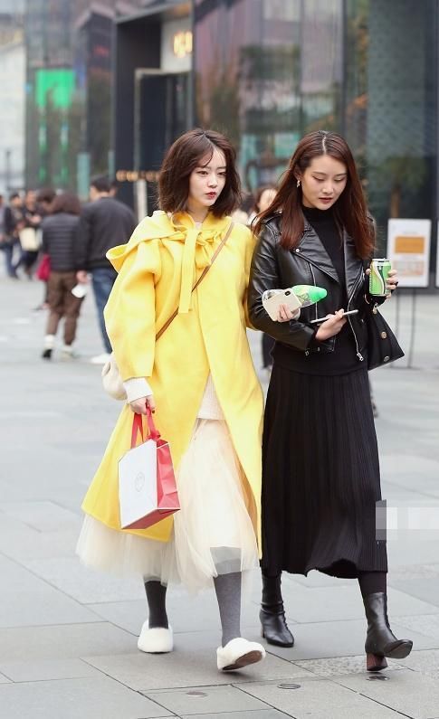 大长腿|街拍:美女留着男生同款的短发,整体形象很有干练气息