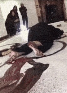 |搞笑GIF：这个伪装的太差了，我一看就知道是假的