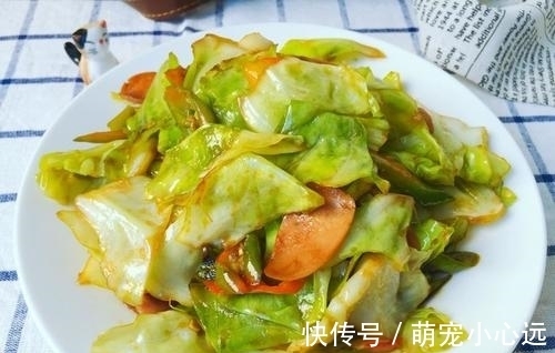结球甘蓝|为啥饭馆里炒的包菜格外好吃?大厨:进锅前加一勺它,想不香都难