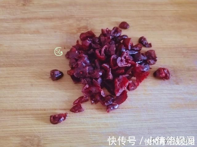 蔓越莓|夏季,面粉这样做,出锅孩子能吃5个,酸甜可口,好吃解馋
