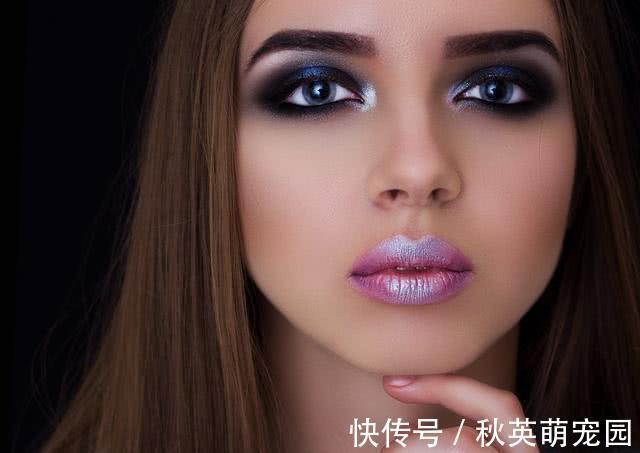 行为艺术$她画了条裙子就去散步,路人是不好意思揭穿,还是真看不出来?