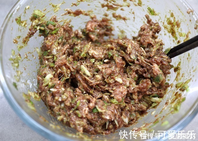 萝卜包饺子，直接包还是先焯水？多数错在这一步，难怪没有萝卜味