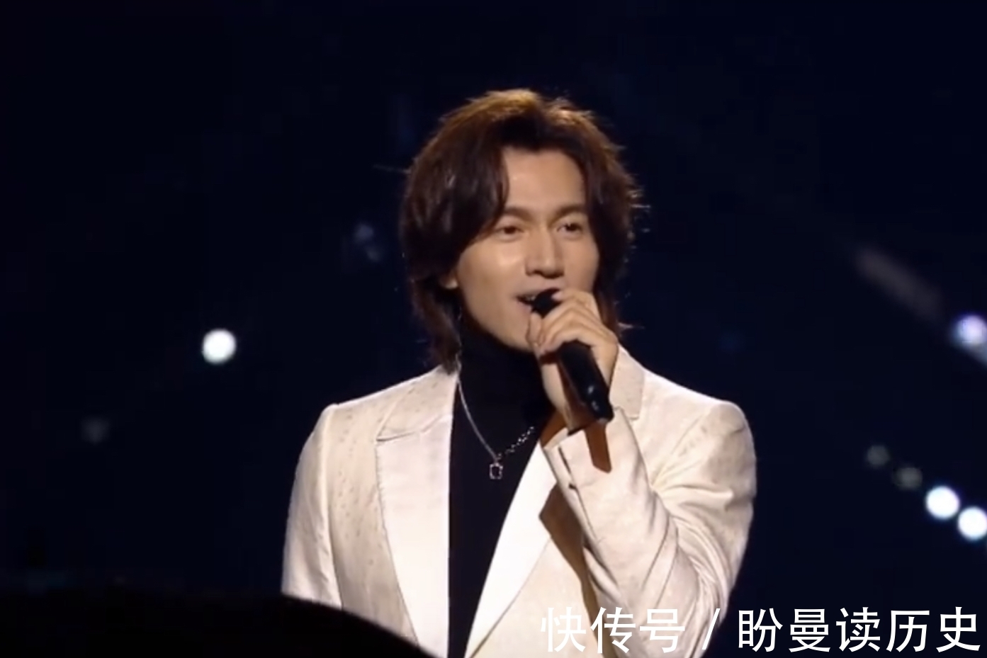 双十一晚会收视率出炉，湖南卫视落败，易烊千玺造型被吐槽