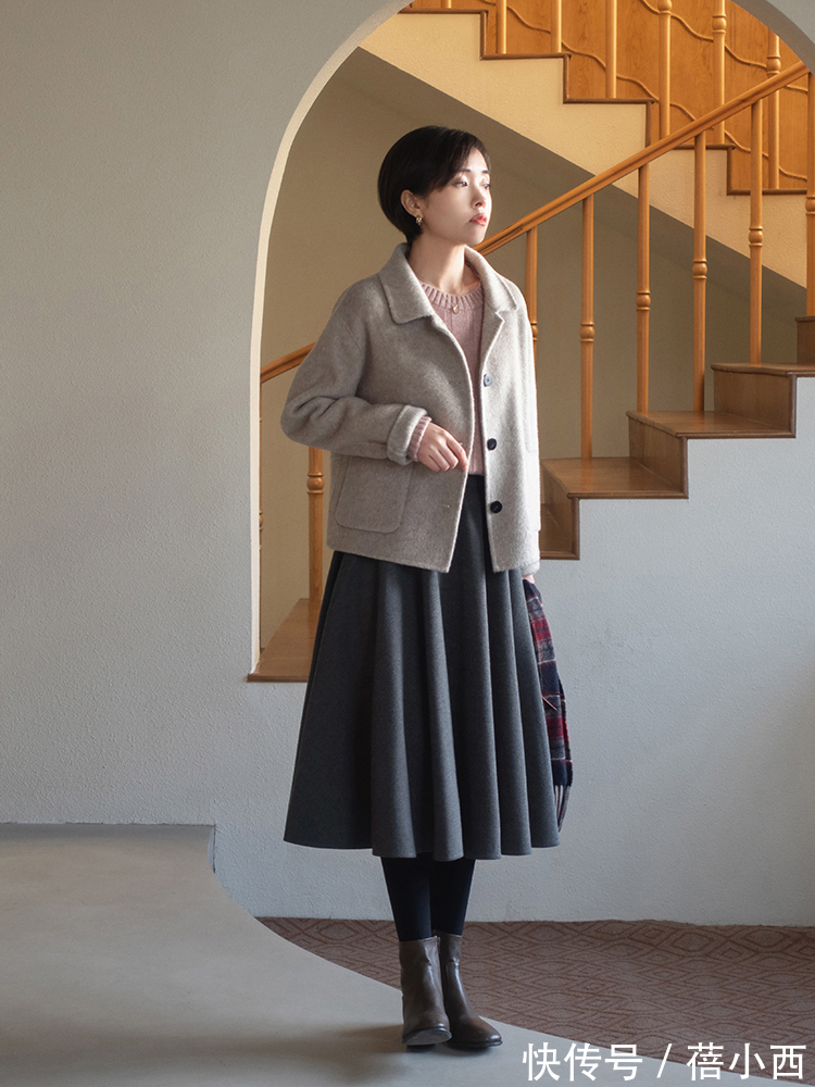 短靴|小个子新年怎么穿?建议尝试“半身长裙+短靴”,一秒显高10cm