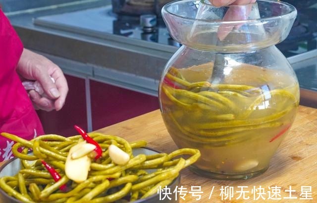酸豆角|教你酸豆角的正宗腌法，不生白花不会坏，酸的正宗好吃，半年不坏！