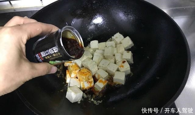 妈妈晒晚餐获赞,网友花费少吃得好,搭配用心,生活很有仪式感!