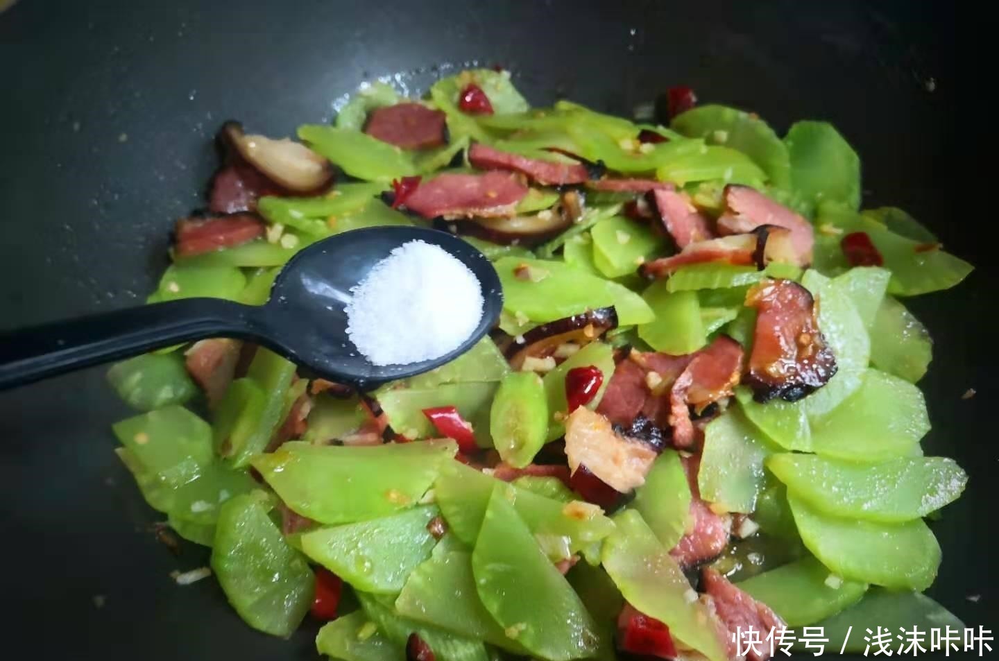 美味|入冬后，白菜萝卜靠边站，最该吃的蔬菜是它，爽脆好吃营养足！