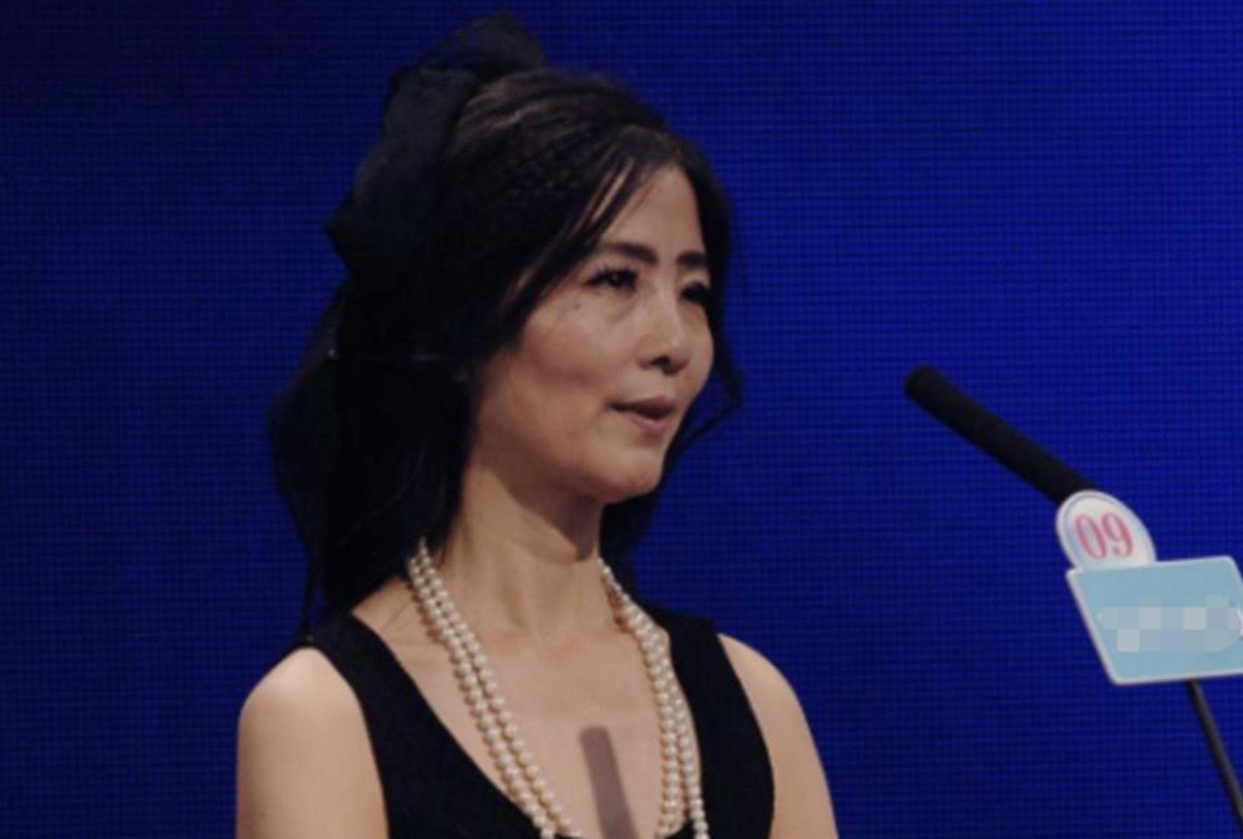 阿姨 《非诚勿扰》51岁阿姨牵手小17岁男子,8年后现状如何?