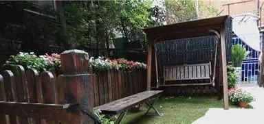 客厅|一家四口住豪华别墅，却只能睡客厅打地铺，设计师爆改15㎡变6房