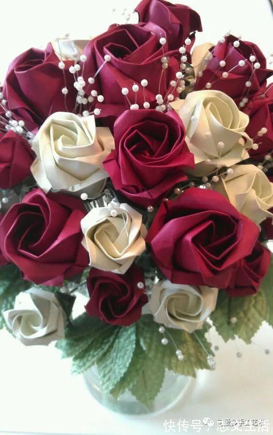 一张纸就能折的玫瑰,放几枝在家中,人见人夸!
