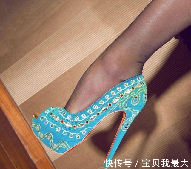 高跟鞋|时尚与气质兼具，穿鱼嘴高跟鞋走到哪儿都非常出众！