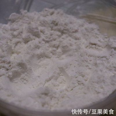 家常菜|#巨下饭的家常菜#巧克力冰皮月饼：乳香四溢的奶黄馅儿