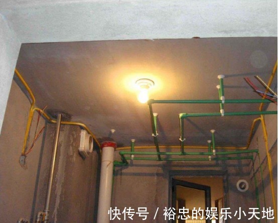 天护板|安装电线需要开槽吗？经验丰富的工人告诉你，这样装效果更佳