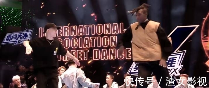 王一博戰(zhàn)隊(duì)再續(xù)輝煌,葉音喜提雙冠王,布布帶傷比賽雖敗猶榮