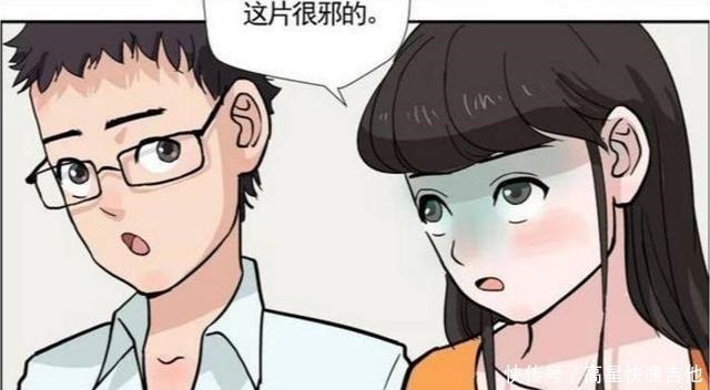 |搞笑漫画两夫妻在家里看鬼片，客厅发生了更诡异的事情！