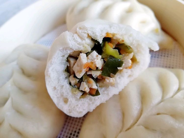 素包子此做法比肉都好吃，皮薄馅大，不回缩，大人孩子都说好吃