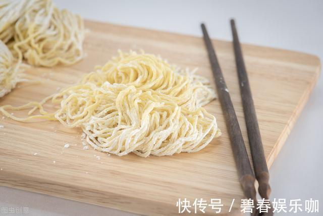 步骤|煮面条时，这几个步骤不能少，很多人不知道，难怪面条黏连秒成坨