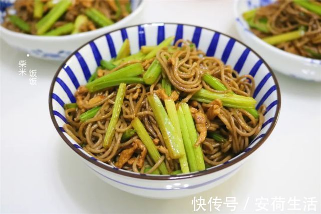 芹菜|夏季晚餐不用愁,这样做简单又省事,低脂还饱腹,我家常做