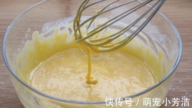 面糊|别再用电饭煲做蛋糕,教你平底锅做,简单0失败,咬一口就停不下