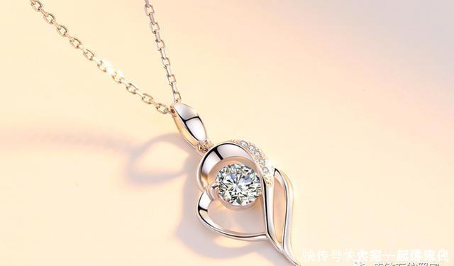 珠宝|珠宝销售技巧1561：顾客买黄金送礼，怎样推荐钻石？
