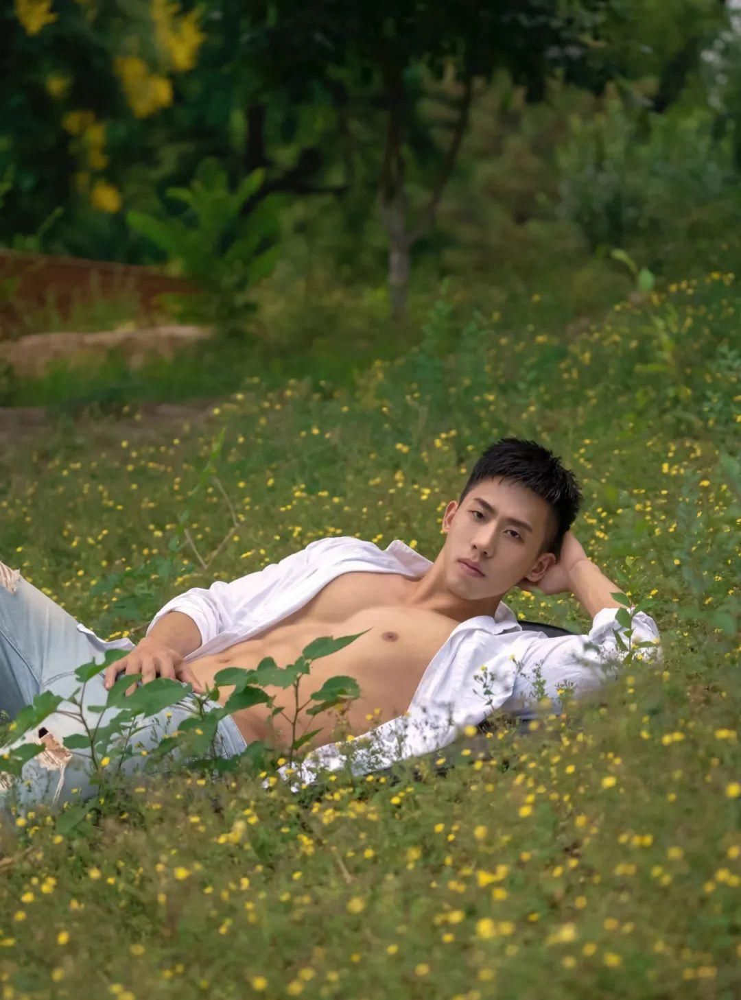 腹肌|型男医生的鲨鱼线六块腹肌引发舔屏，网友看后直呼我可以