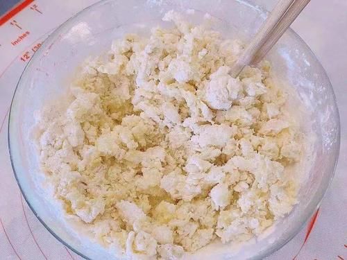 免烤箱，吃过就念念不忘，这款山药小饼看起来其貌不扬