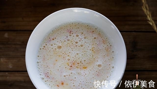 剩的干巴馒头别再扔了，跟我学，秒变抢手货，老公夸我真能干