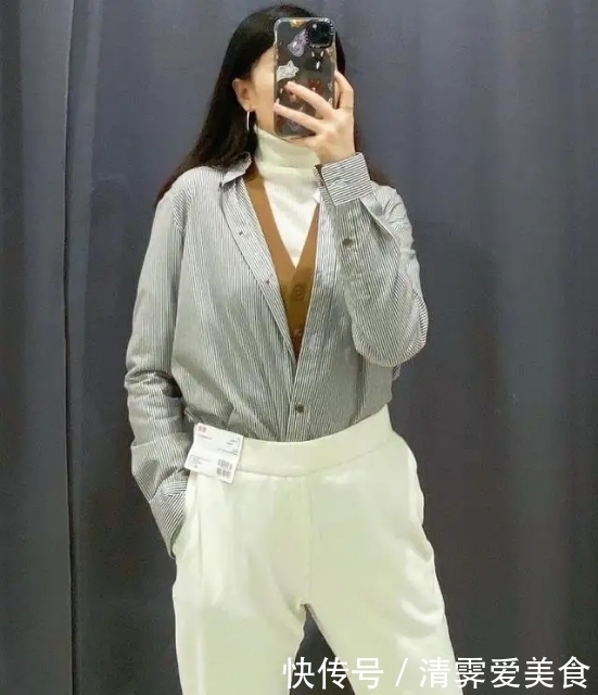 真正时髦的女人,入冬都少不了一件“白色毛衣”,简单搭配就很美