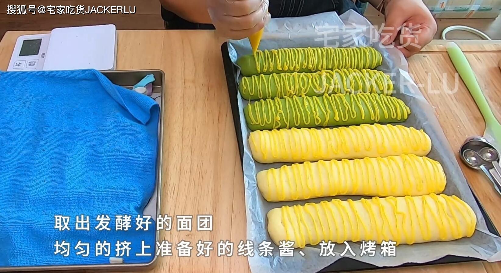 面包|家常毛毛虫面包，简单又经典的甜品，入口细腻，绵软有嚼劲。