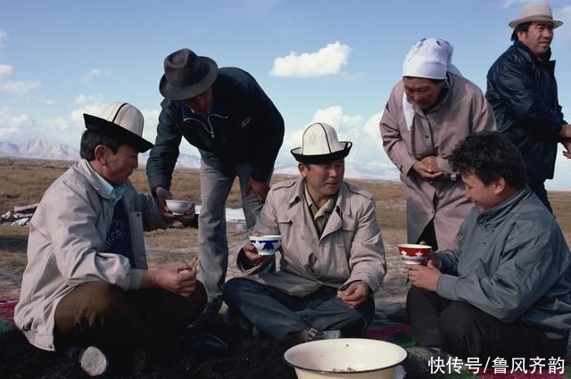 内蒙|内蒙风情:到草原做客，为什么要右手拿刀，左手吃肉