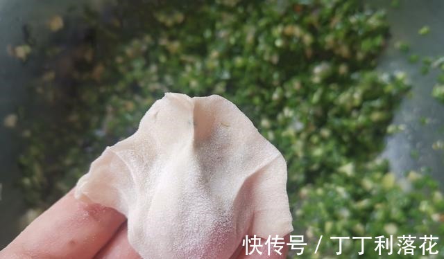 汤汁|三伏天吃饺子,还是这馅最鲜香,汤汁四溢消暑气,比肉馅好吃多了!