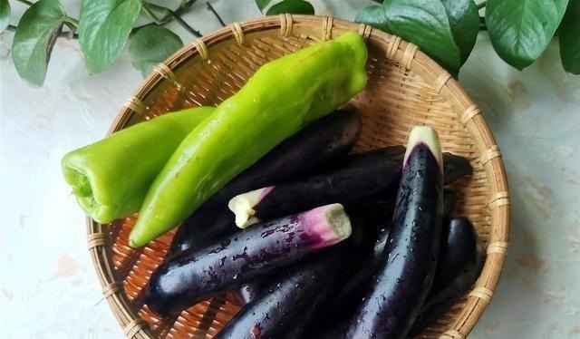 茄子和这个食材是绝配，做法少油更健康，好吃入味更下饭