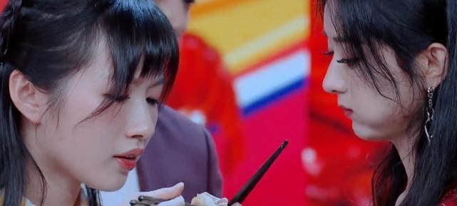 羡慕|赵丽颖看到卤肉,立马拿碗盛,看到她给谁吃了粉丝直呼羡慕