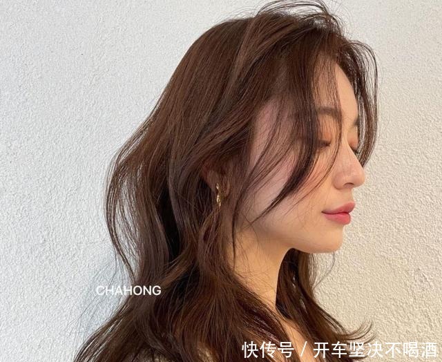 小熊|2021发型趋势慵懒羊毛卷、率性赫希发、甜酷翘短发……赶紧来看看