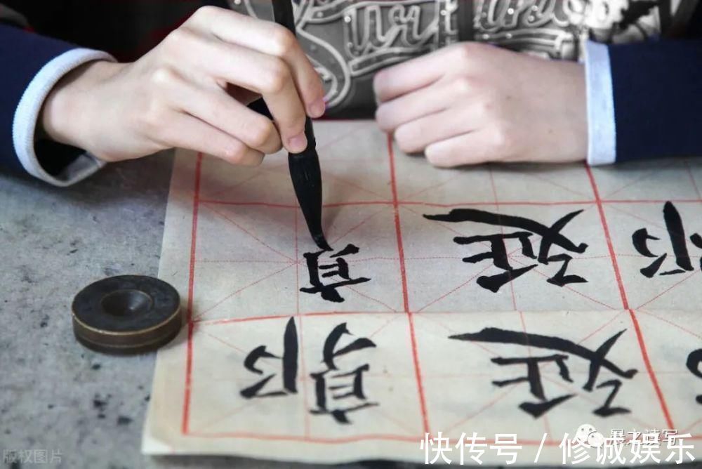 写法@书法家田英章写竖钩时的“跪笔弹锋”,是跟清代这个人学的!